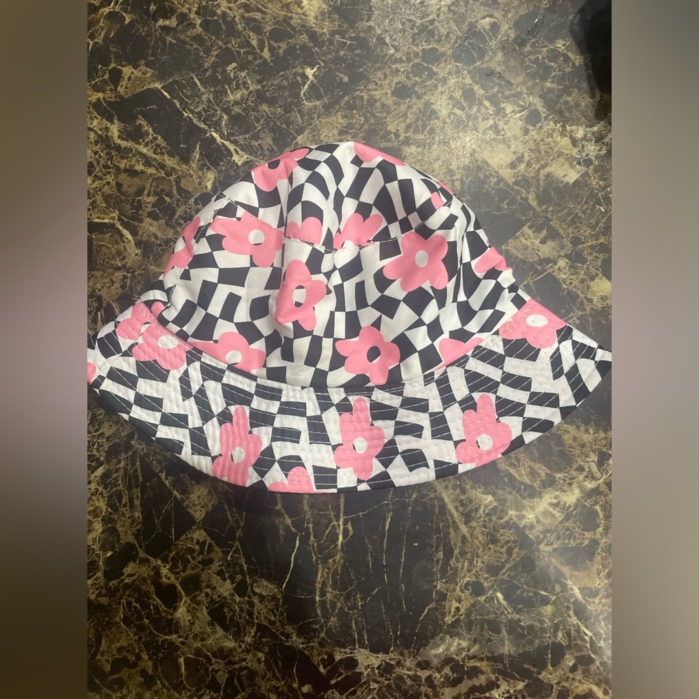 Reversible bucket hat flower checkered print